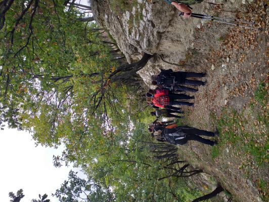 Escursionisti lungo i sentieri del Parco regionale della Vena del Gesso Romagnola